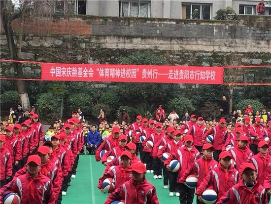 �ھ���У԰ ��ΰ��ʿ������־����