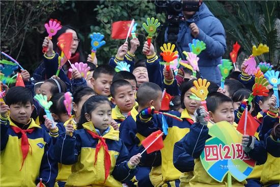 �ھ���У԰ ��ΰ��ʿ������־����