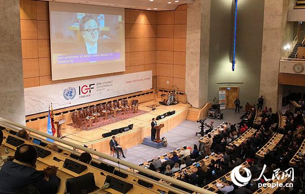 ���Ϲ������鳤�������ڿ�Ļʽ�Ͻ��� ������������ �����㣩