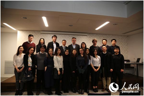 �з�����У���Ͼٰ조һ��һ·������쵼����ϵ�����ֻ�