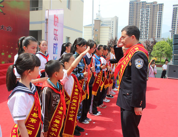 ������100��������С���񡱡���һ����ǰ�ܱ���