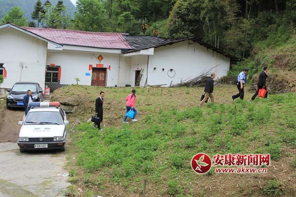 1开车只能到这里 开始上山_副本.jpg