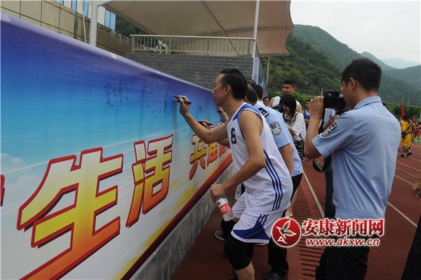 ᰸޾ٰ�&ldquo;˫����&rdquo;������ ��÷ �� (2).jpg