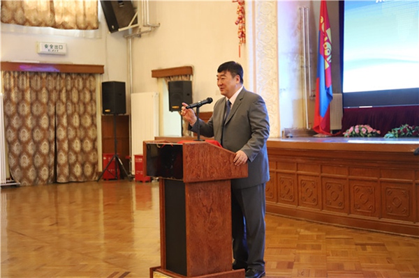 7��3�գ�פ��ʹ���Ϻ�����ʹ���й���������Ż�ӭ��ʽ���´ǡ�