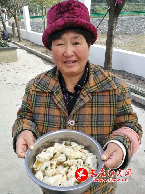 九九重阳节浓浓饺子香--爱E石泉志愿者在行动-(2).jpg