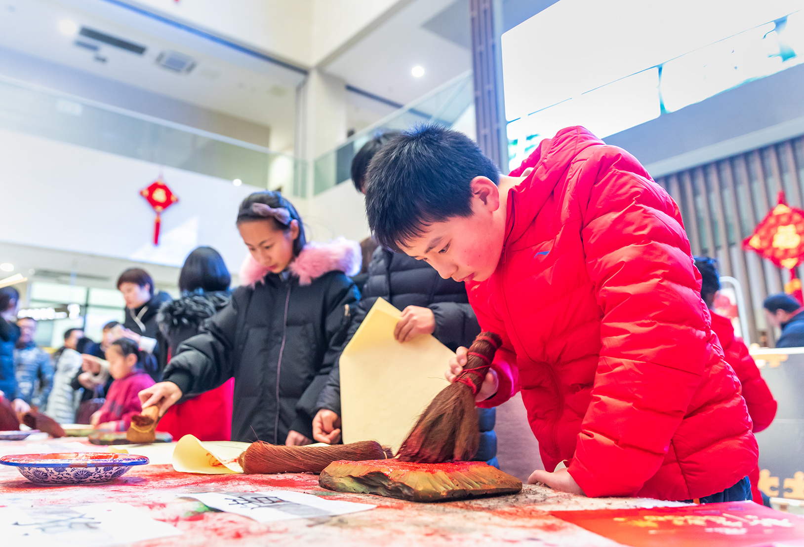 �����������꣬Ϊ�˷ḻȺ�ڵ��Ļ���������в�����ڴ��ڼ��ھٰ�&ldquo;��ζ&rdquo;ϵ���Ļ������ǰ���μӻ�����ڿ��������鴫ͳ�껭���������̡�Ѧ��ѧ ��.jpg