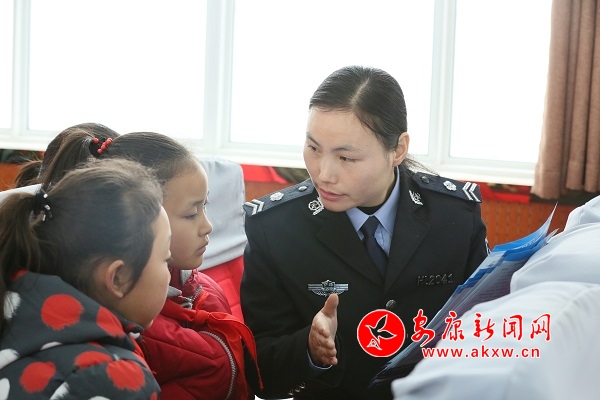3.������վ�ɳ����񾯸�ѧ������ϸ�����ճ���Һ��ӵ�ϸ��.jpg