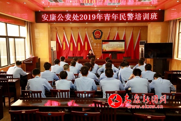 2.���밲����ί��У����Ϊ����Ǹ��ڿ�.jpg