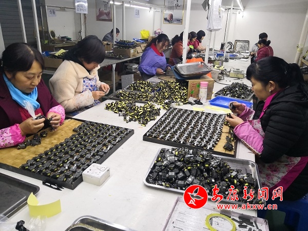 ������&ldquo;������ͻ��&rdquo; ���������ǨȺ�ڰ�����ҵ (1).jpg