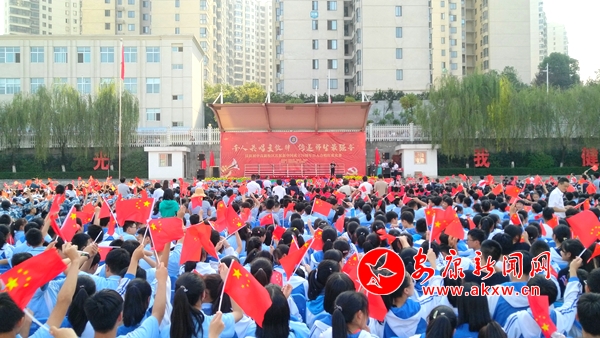 �������и���У������ǧ�˳���衱 �̸������