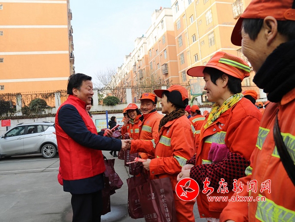 1.  �д���Э��᳤�޹⻪Ϊ�������˷���ο��Ʒ��ο�ʽ�   .JPG