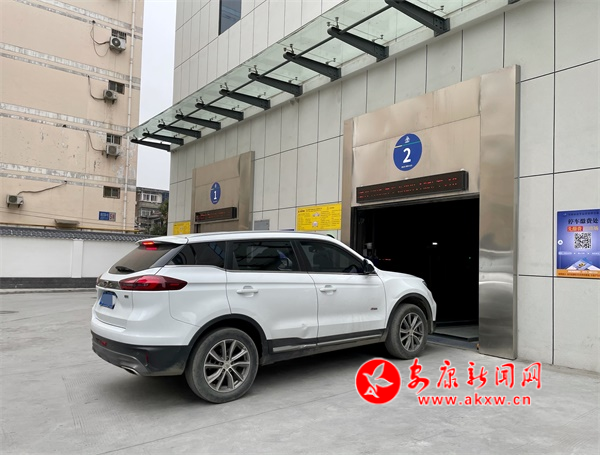 �����ţ���У·�������峵�������ʽͶ��