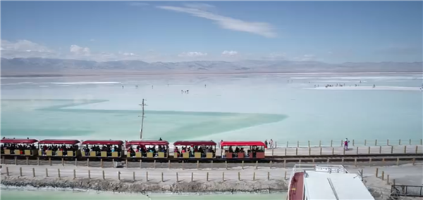 ȫ������ƶ���ᡱ�����¼Ƭչ����ϵ�м�¼Ƭ���ߴ�ֱ������ƶ��֮��