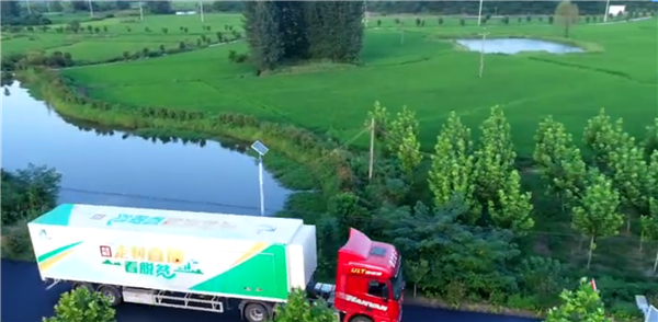 ȫ������ƶ���ᡱ�����¼Ƭչ����ϵ�м�¼Ƭ���ߴ�ֱ������ƶ��֮��