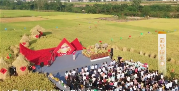 ȫ������ƶ���ᡱ�����¼Ƭչ����ϵ�м�¼Ƭ��Я�ֱ�С����֮����ƪ